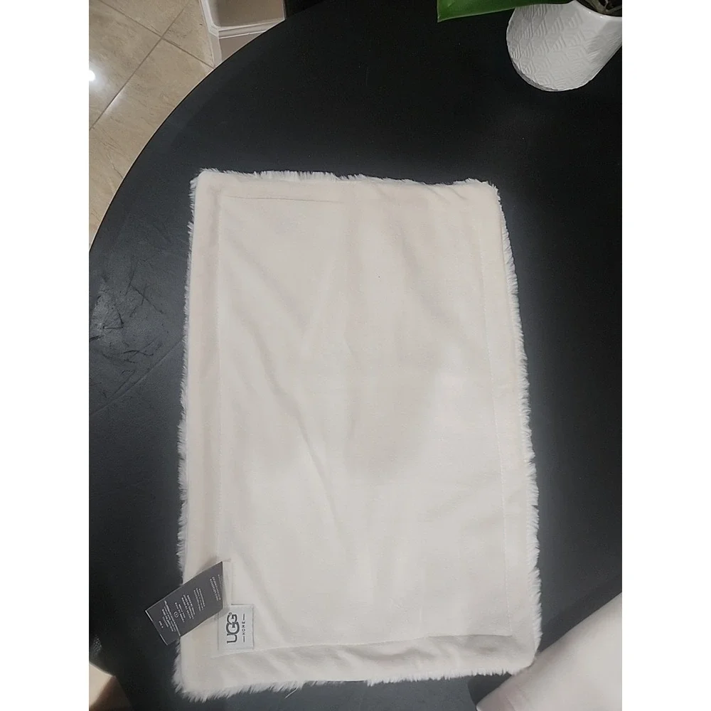 Set of 4 RARE HTF UGG‎ Polar Placemats Snow / White